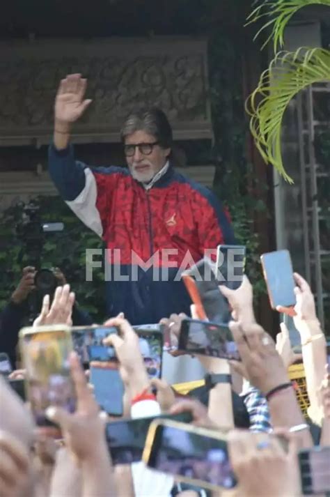 Amitabh Bachchan Greets A Sea Of Fans Pics Filmfare