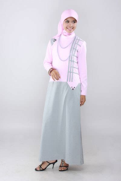 Foto Wanita Cantik Tidak Pakai Celana HOT