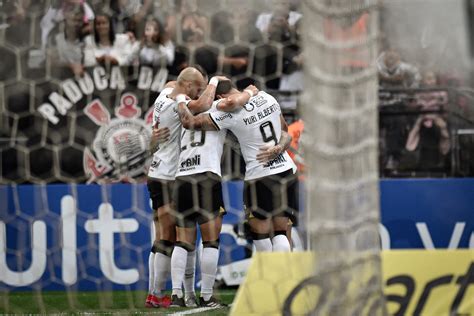 Róger Guedes faz dois Corinthians vence o Mirassol e se