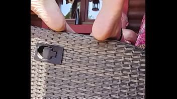 Descalzo En El Porche XVIDEOS