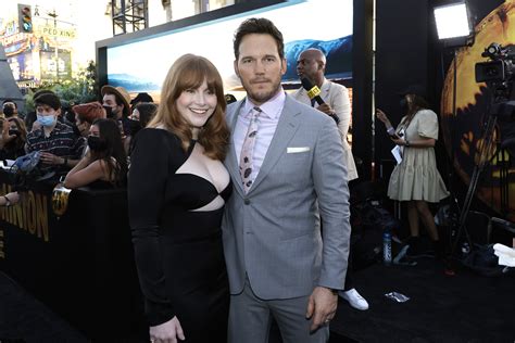 Jurassic World Chris Pratt Got Bryce Dallas Howard Better Salary