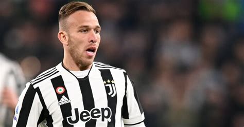 Fiorentina Ecco Arthur Accordo Con La Juventus I Bianconeri Continueranno A Pagarlo Il