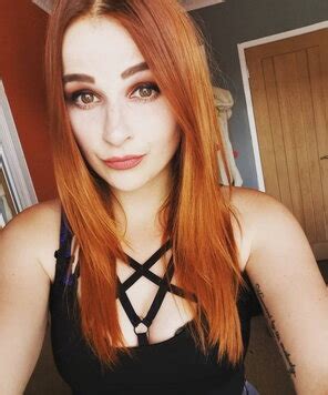 Pouty Red Lips Porn Pic