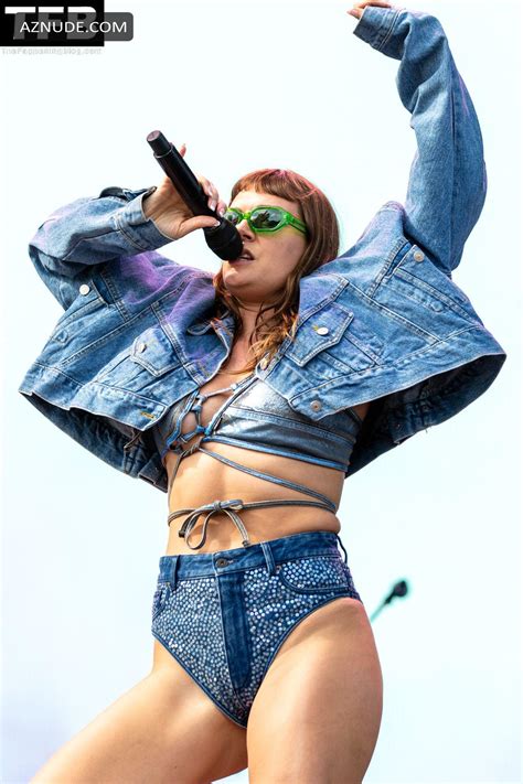 Tove Lo Sexy Seen Flashing Her Nude Tits At The Llapalooza Music Festival In Chicago Aznude