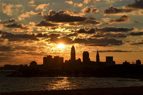 Sunrise Over Cleveland Skyline and Lake Erie Stock Image - Image of destination, nature: 78790571