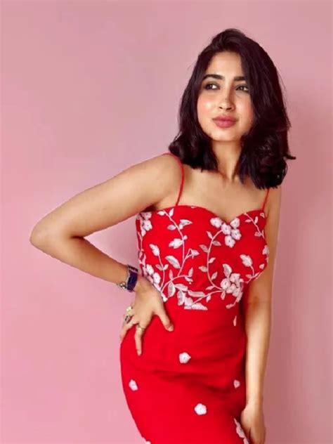 Sanya Iyer Hot And Bold Photoshoot Sanya Iyer ಎದೆ ಮೇಲೆ ಕೈ ಇಟ್ಟ ಅಂತ ಕಿರಿಕ್‌ ಮಾಡಿದ್ರಿ ಈಗೇನು