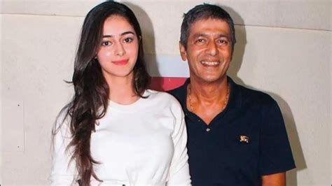 Ananya Pandey Dad Chunky Panday Shake A Leg To Saat Samundar Paar