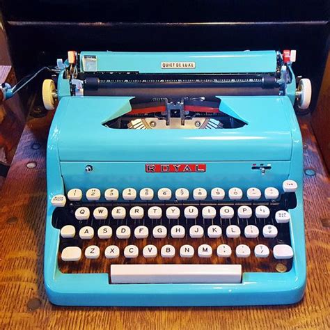 Vintage 1957 Royal Quiet De Luxe Teal Typewriter Turquoise Teal