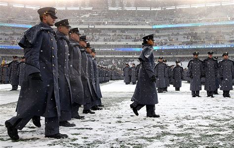 West point grad pranks navy alumni ahead of annual army navy game – Artofit