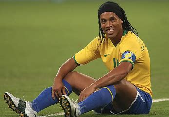 Ronaldinho The Samba Magician Who Enchanted The World Soccer Wizdom