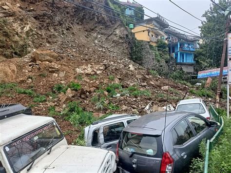 Heavy Landslide Near Chamba Tehri Debris Falling In Taxi Parking People Getting Buried