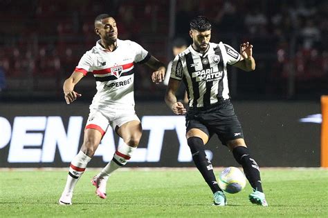 São Paulo e Botafogo fazem jogo movimentado e ficam no empate pelo