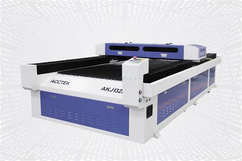 大型 CO2 レーザー切断機 AccTek Laser