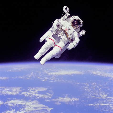 Bruce Mccandless Ii El Primer Astronauta En Flotar Libremente En El