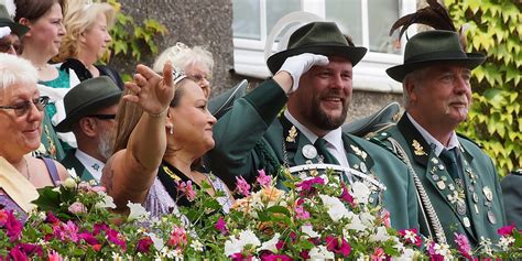 Sch Tzenfest In Holzwickede Viele Bilder Vom Gro En Festumzug