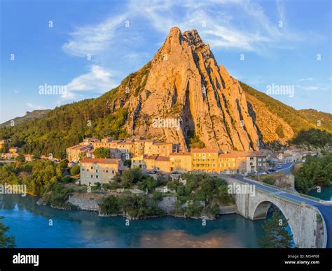 Old Town Of Sisteron Hi Res Stock Photography And Images Alamy