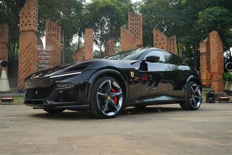 Spesifikasi Ferrari Purosangue Crossover Berjantung V12