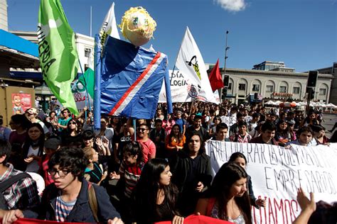 Marcha De Estudiantes Y Profesores Minuto A Minuto Puranoticiacl