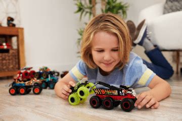 Hot Wheels Monster Trucks Vehículo de Juguete Camiones Remolque Sorpresa Escala