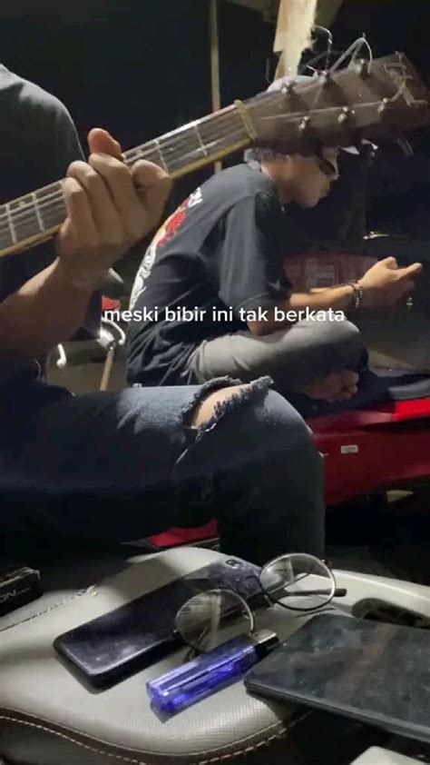 Pin Oleh Zaka Di Pin Buatan Anda Lagu Gitar Lirik Lagu Rap Lagu