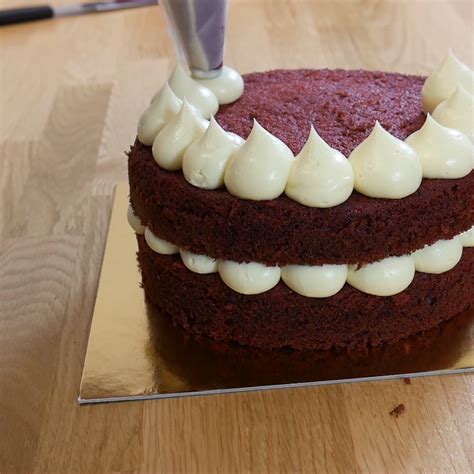 Discover Naked Cake And Drip Cakes Ideas Fresh Flower Cake