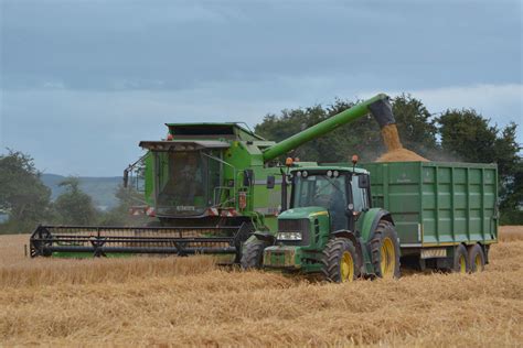 Deutz Fahr Topliner Hts Combine Harvester Unloading W Flickr