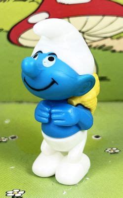 The Smurfs Premium Knockdown Figure Kinder Surprise Smurf With Basket