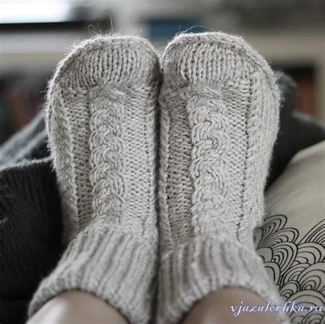 Вязаные сапожки спицами | Knitting accessories, Crochet socks, Crochet ...