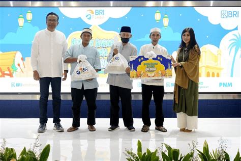 Bersama Bri Group Bank Raya Salurkan Paket Sembako Ke Kota Di Indonesia