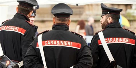 Arsenale Scoperto Nel Rione Sanit Sequestrato Anche Un Kalashnikov