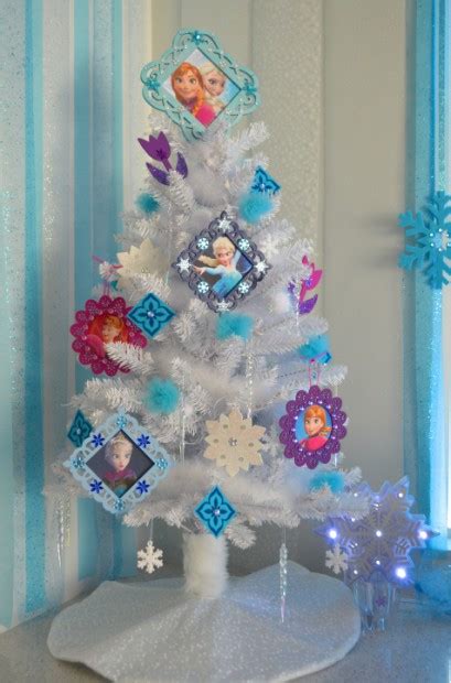 DIY Disney Frozen Christmas Tree | Hello Nutritarian