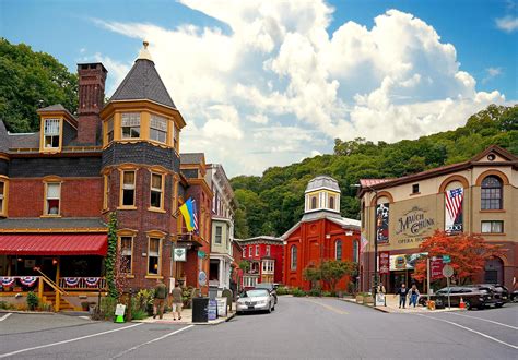 11 Most Beautiful Small Towns in the Poconos You Should Visit