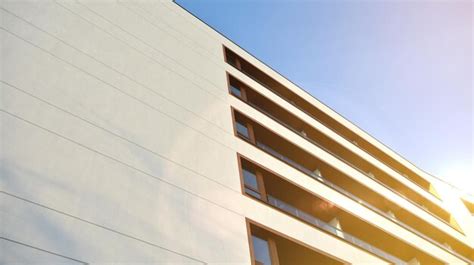 Modernos Edificios De Apartamentos En Un D A Soleado Con Un Cielo Azul