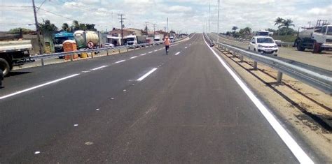 Idoso Bate Moto Em Carreta E Morre Em Rodovia Na Bahia