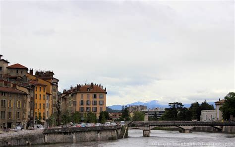 Girl must eat...: Grenoble, France