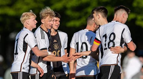 Fünf Tore nach der Pause U 18 bezwingt Dänemark furios DFB