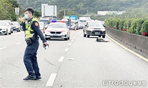 國3肇事棄車逃逸 又遭撞噴飛躺地 保時捷男意識不清急救中 Ettoday社會新聞 Ettoday新聞雲