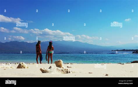 Ragazze Al Mare In Bikini Immagini E Fotografie Stock Ad Alta Risoluzione Alamy
