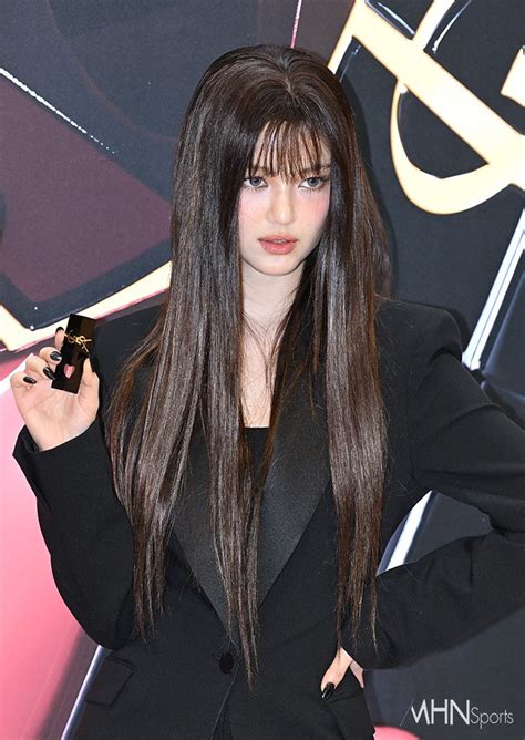 Celeb Petite Teen Danielle Marsh Danielle NewJeans Nude Photo