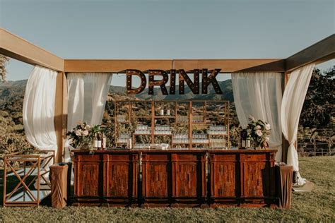 The Ultimate Guide to Your Wedding Reception Bar | Junebug Weddings