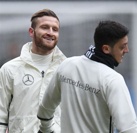 Shkodran Mustafi Aktuelle News Bilder Zum Fu Baller Welt