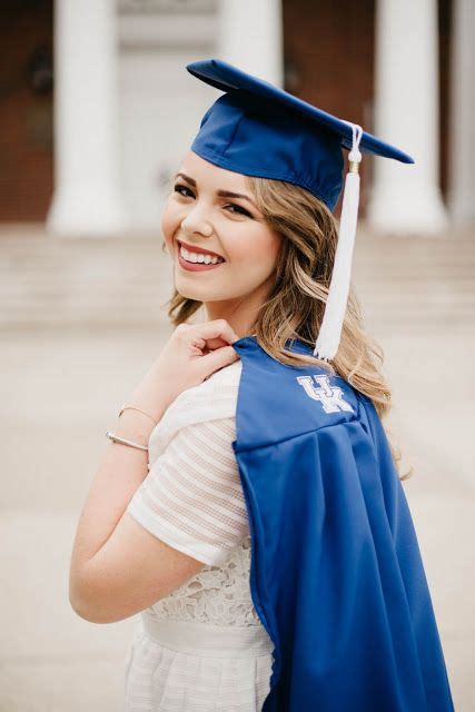 University of Kentucky graduate photos. Campus photoshoot. Memorial ...