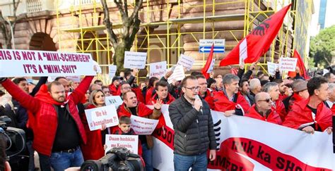 Kosova Zemra E Shqip Ris Rama Ik Edvin Tradhtar Protestuesit