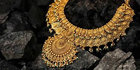 7 Stunning Gold Necklace Designs You Can’t-Miss