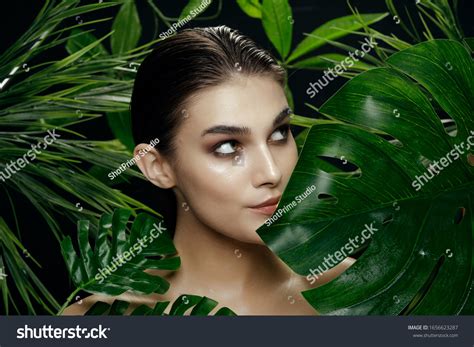 Beautiful Woman Green Leaves Charm Naked Stock Photo Shutterstock