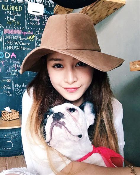 Tâm Tít bỏng mắt trong trang phục gợi cảm Quỳnh Anh Shyn khoe eo con kiến với bikini