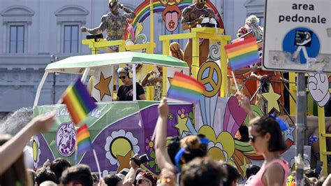 Torna Il Gay Pride A Roma Quasi Un Milione Di Persone