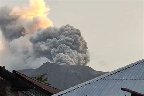 Peringatan Tsunami Dampak Erupsi Gunung Ruang BanjarbaruKlik