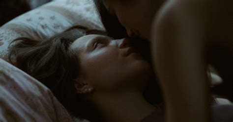 Dziewczyny Fińska wersja Sex Education Film w INTERIA PL