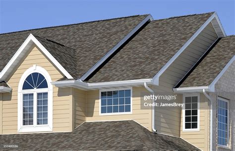 New Residential House Architectural Asphalt Shingle Roof Vinyl Siding